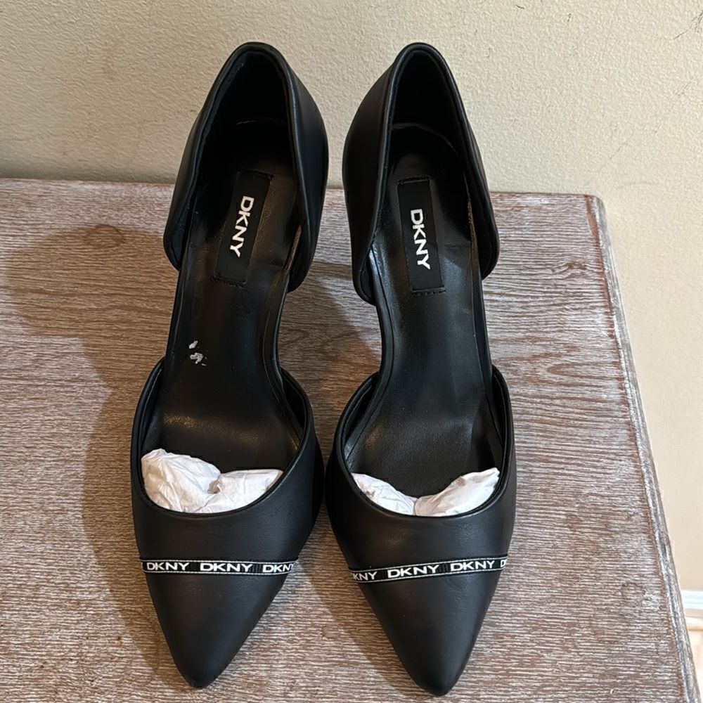 DKNY Rosetta Dorsay Pump- Black- Size 6- NIB - Picture 2 of 8